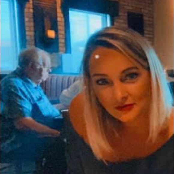 Meet your Posher, Chrystal - Picture 1 of 1